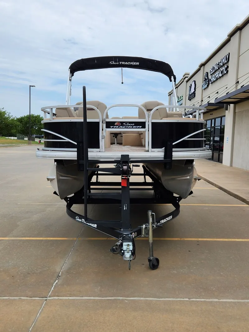 Slide: The Image of Sun Tracker Fishin' Barge 22 DLX 2019 - 3