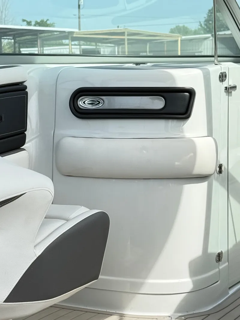 Slide: The Image of Crownline Boats Eclipse E255 2022 - 18