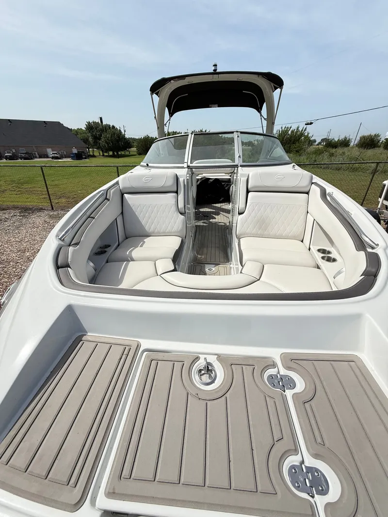 Slide: The Image of Crownline Boats Eclipse E255 2022 - 30