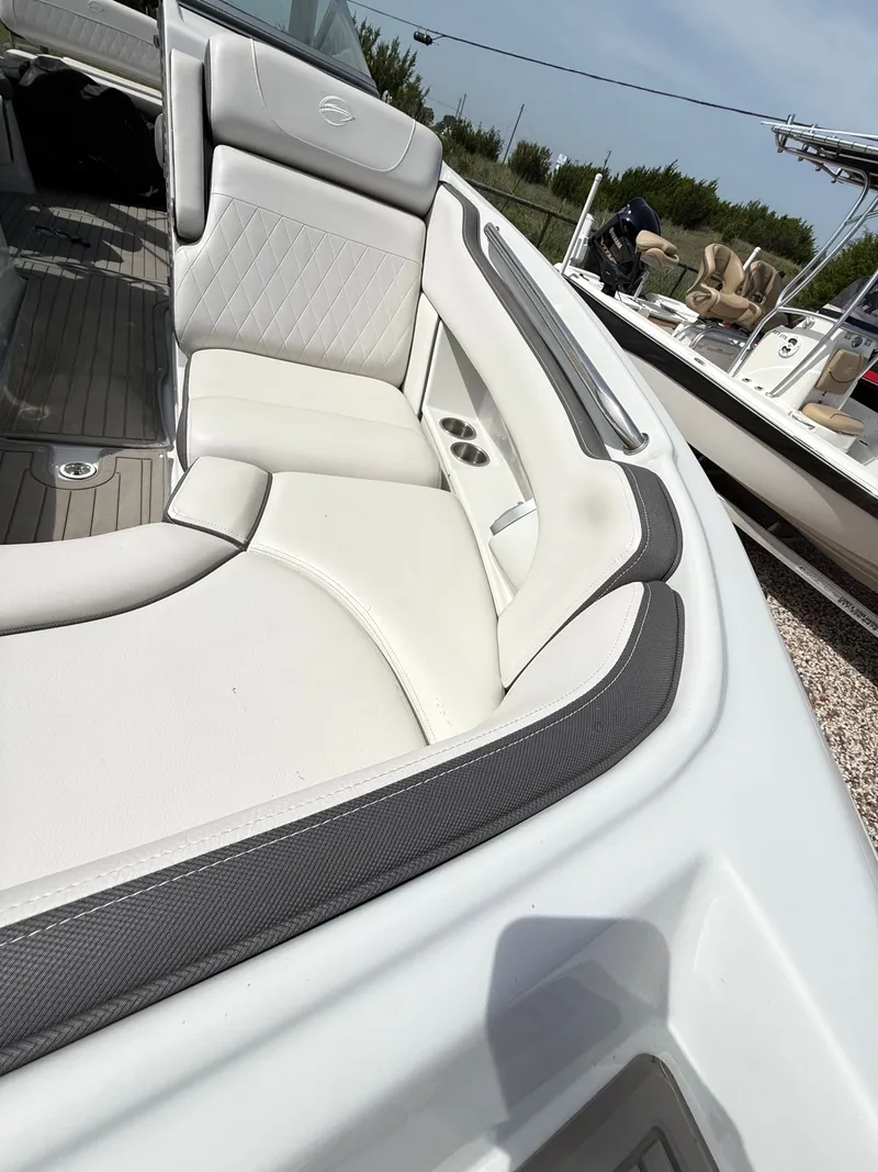 Slide: The Image of Crownline Boats Eclipse E255 2022 - 34