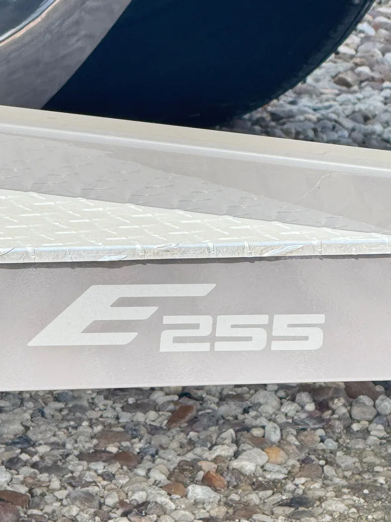 Slide: The Image of Crownline Boats Eclipse E255 2022 - 4