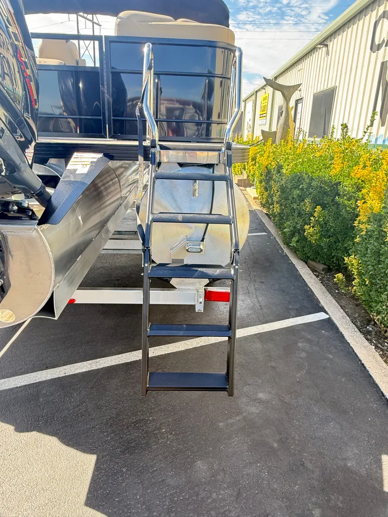 Slide: The Image of Veranda VR 22 RC W/XL PKG 2026 - 12