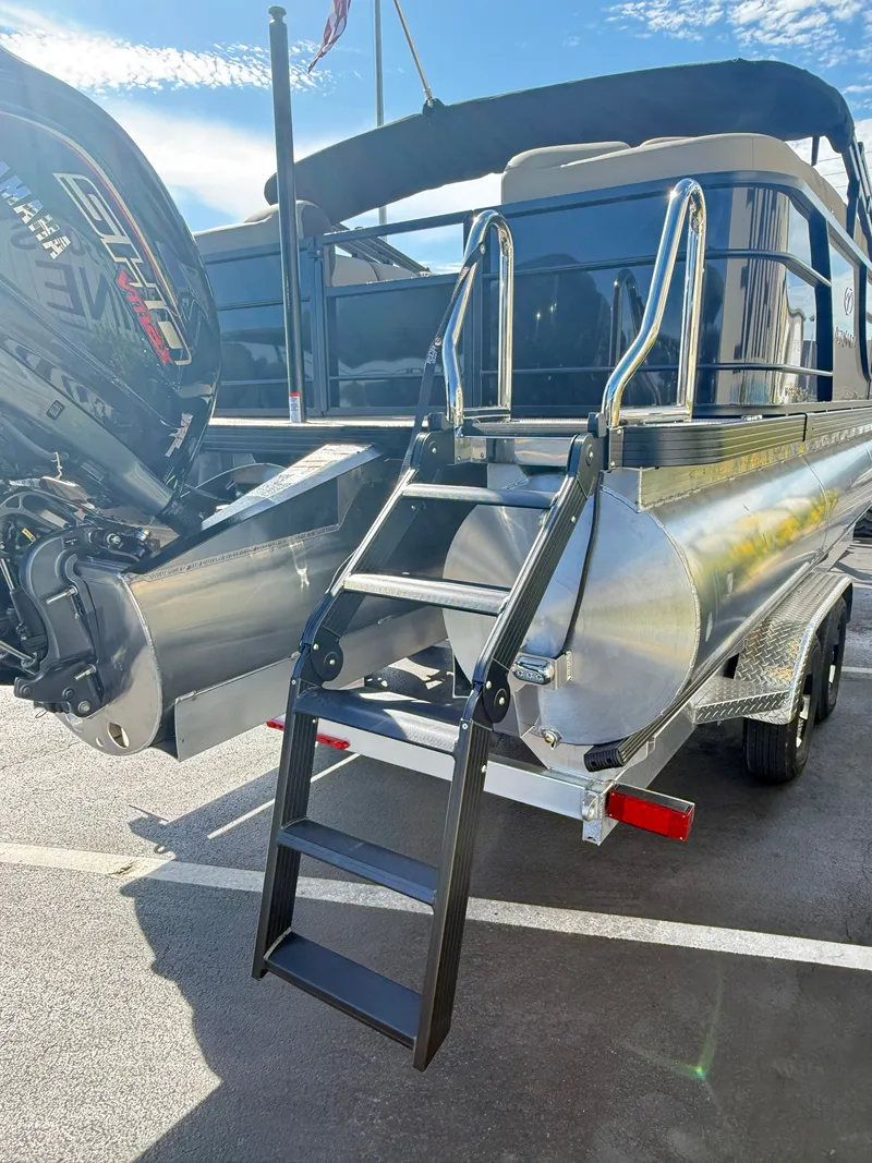 Slide: The Image of Veranda VR 22 RC W/XL PKG 2026 - 13