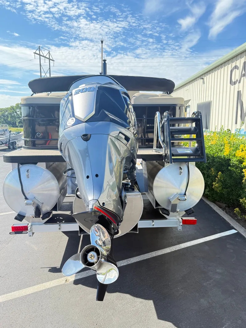 Slide: The Image of Veranda VR 22 RC W/XL PKG 2026 - 16