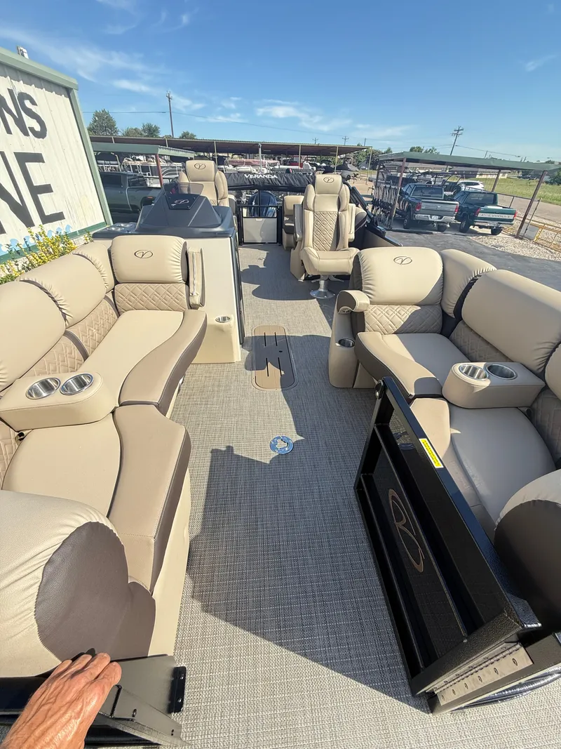 Slide: The Image of Veranda VR 22 RC W/XL PKG 2026 - 17