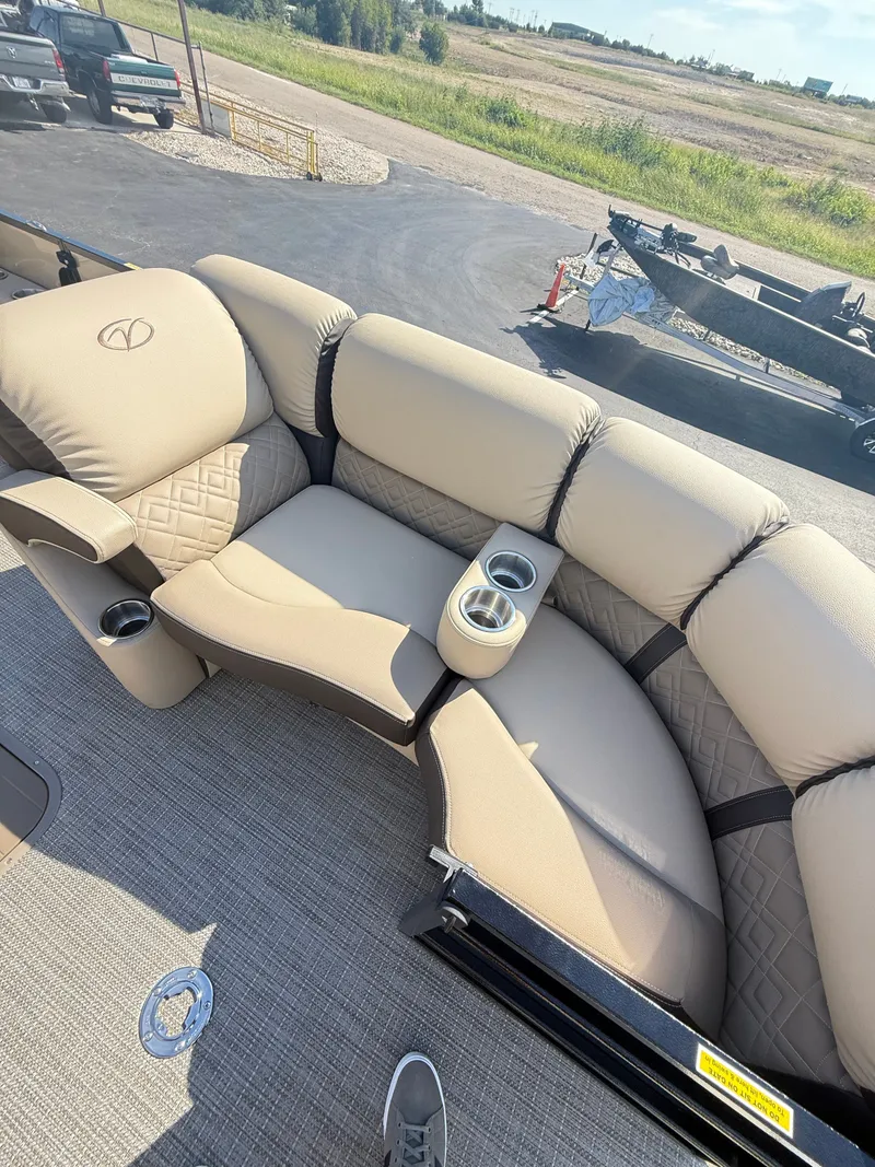 Slide: The Image of Veranda VR 22 RC W/XL PKG 2026 - 19