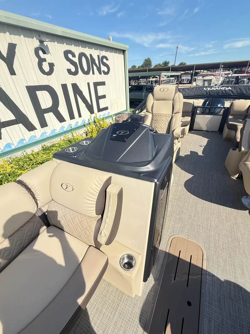 Slide: The Image of Veranda VR 22 RC W/XL PKG 2026 - 21