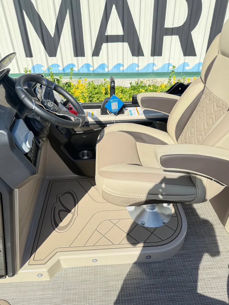 Slide: The Image of Veranda VR 22 RC W/XL PKG 2026 - 23