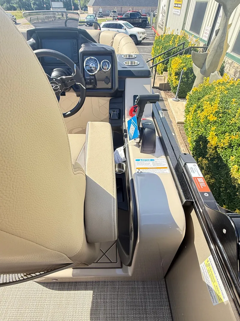 Slide: The Image of Veranda VR 22 RC W/XL PKG 2026 - 29