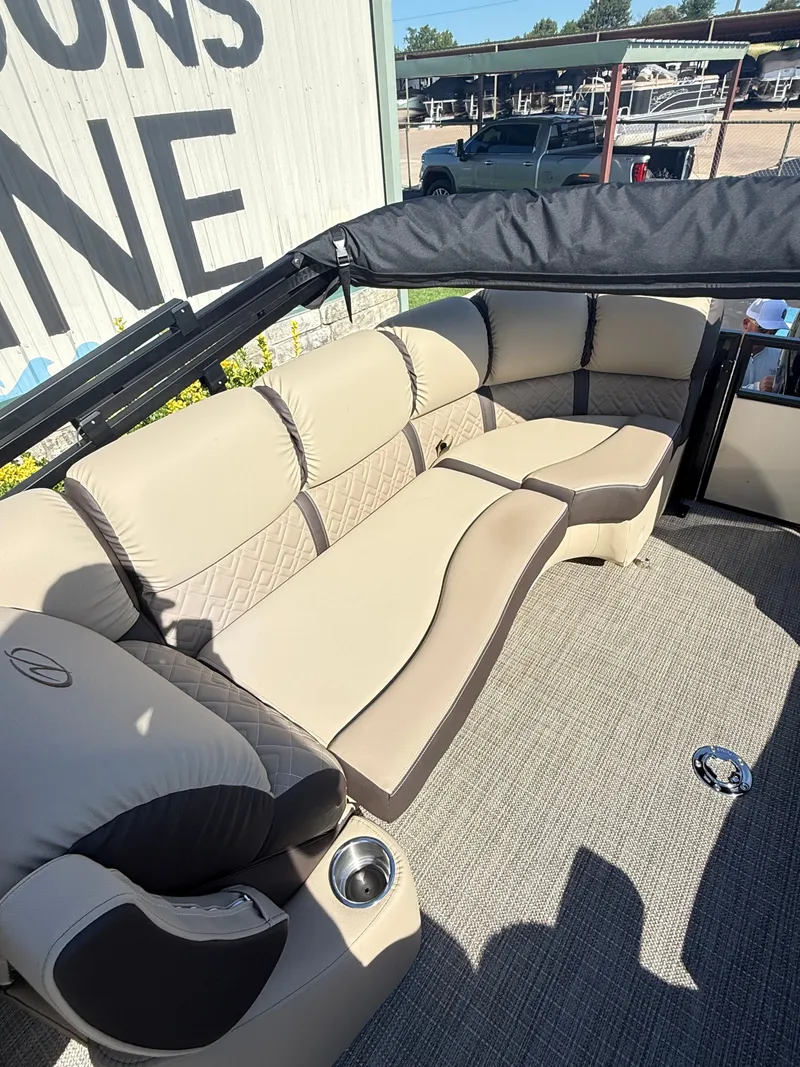 Slide: The Image of Veranda VR 22 RC W/XL PKG 2026 - 30