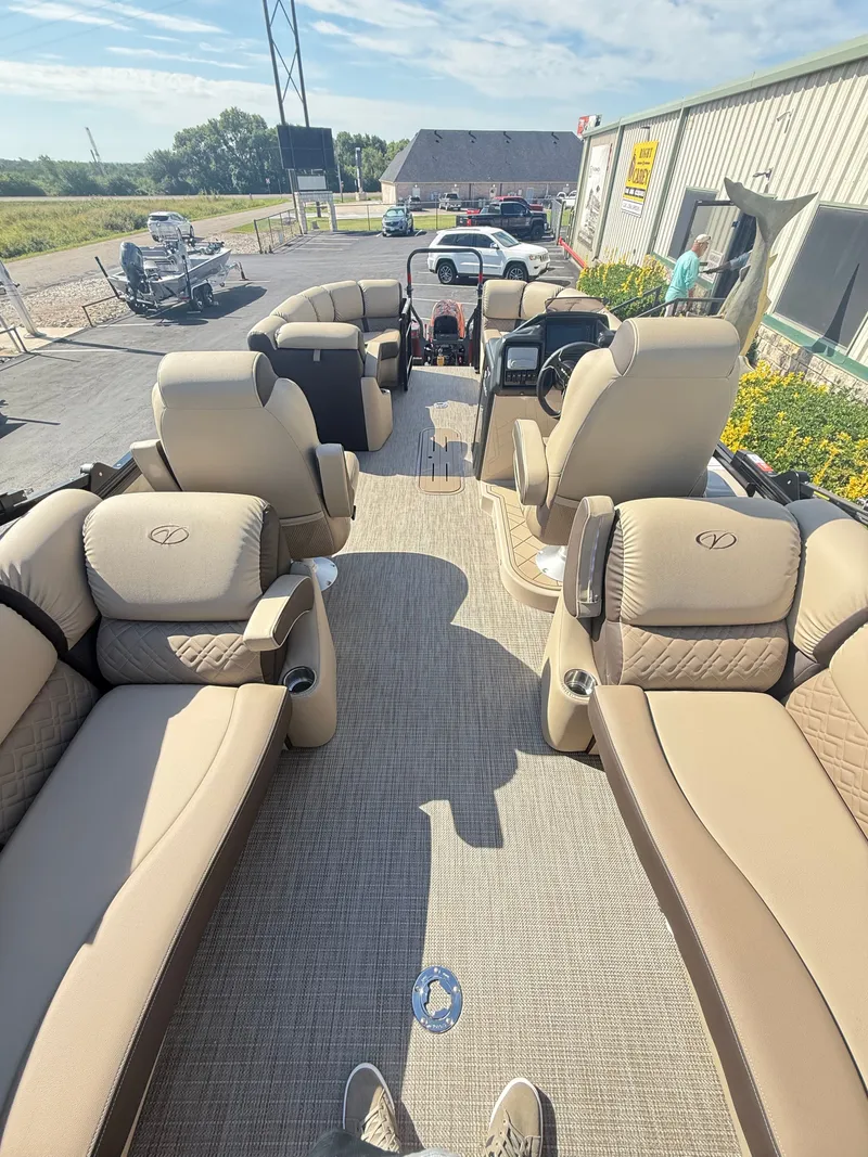 Slide: The Image of Veranda VR 22 RC W/XL PKG 2026 - 34