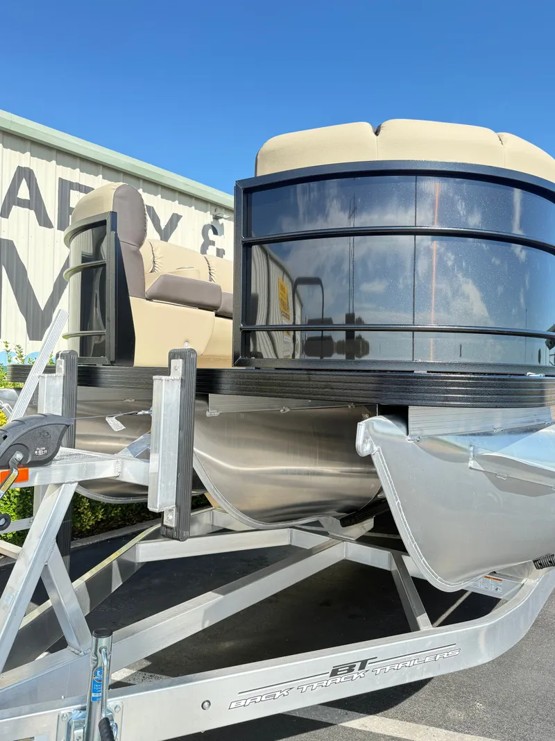 Slide: The Image of Veranda VR 22 RC W/XL PKG 2026 - 5