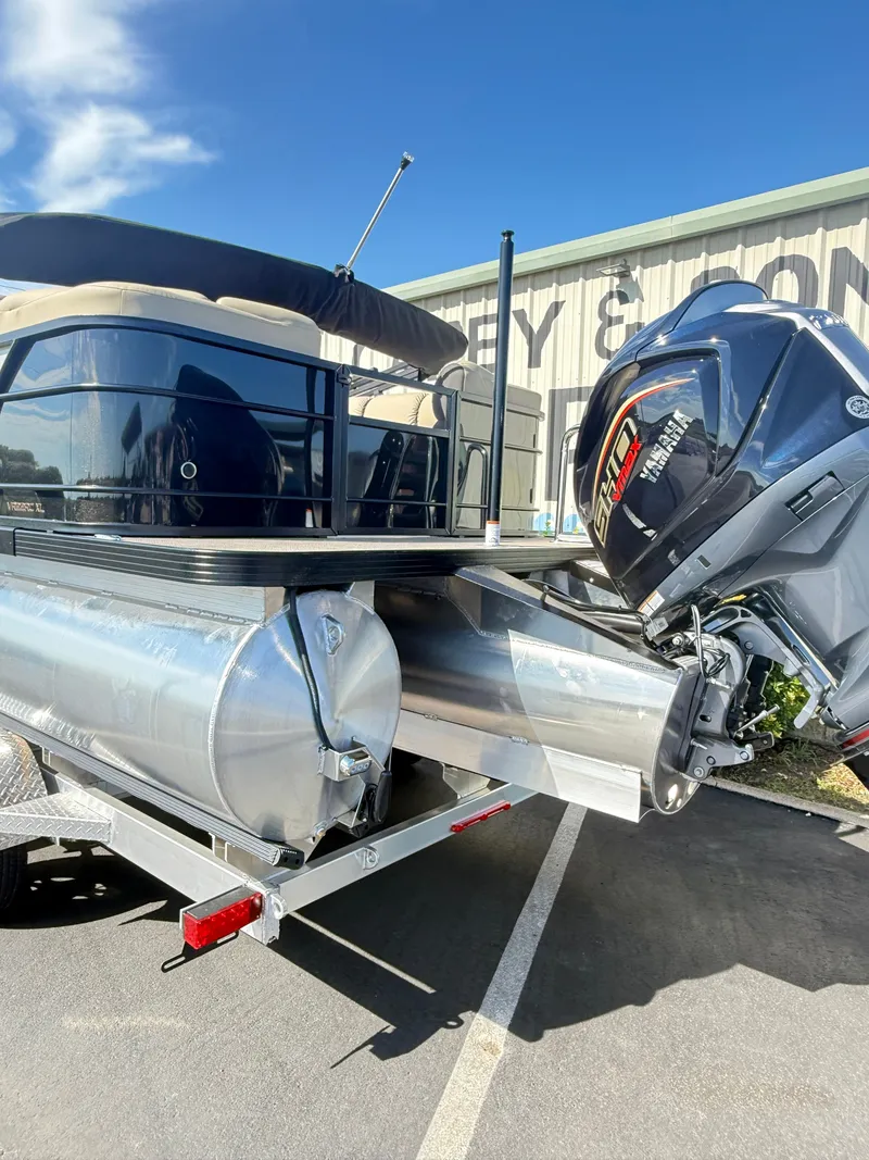 Slide: The Image of Veranda VR 22 RC W/XL PKG 2026 - 6