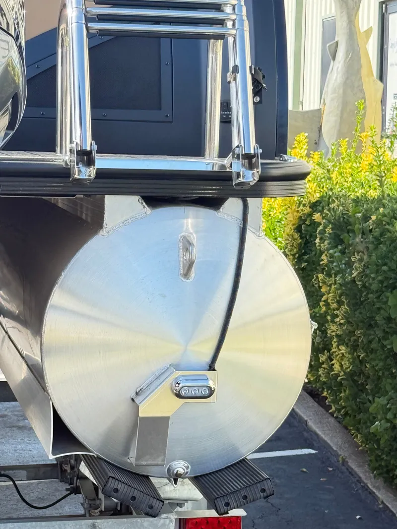 Slide: The Image of Veranda VX22RC PREMIUM 2026 - 12