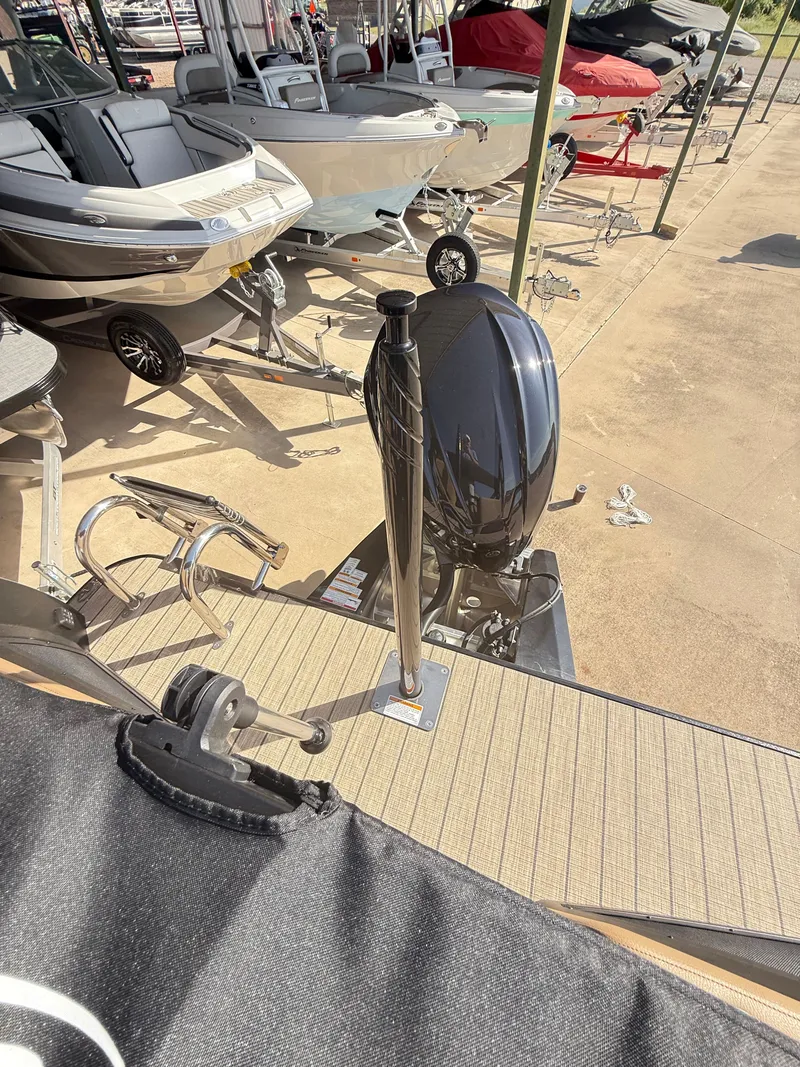 Slide: The Image of Veranda VX22RC PREMIUM 2026 - 16