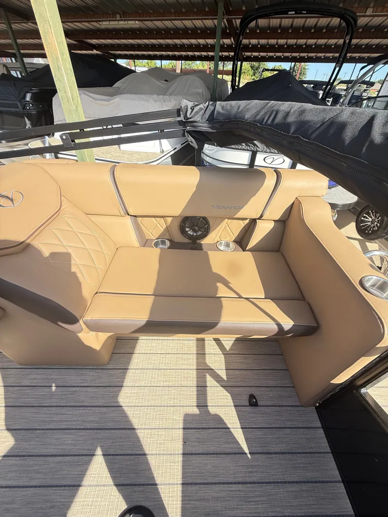 Slide: The Image of Veranda VX22RC PREMIUM 2026 - 19