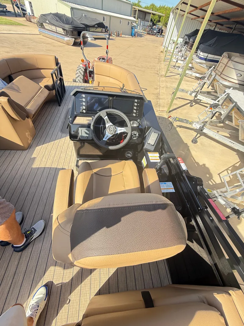 Slide: The Image of Veranda VX22RC PREMIUM 2026 - 28