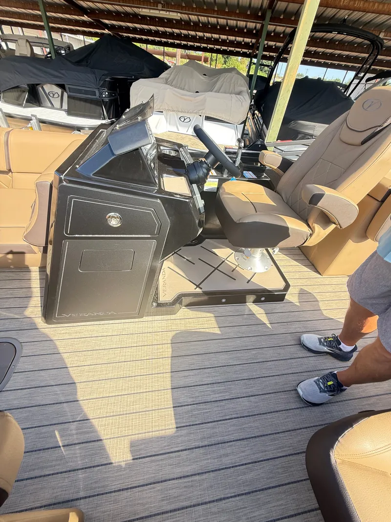 Slide: The Image of Veranda VX22RC PREMIUM 2026 - 33