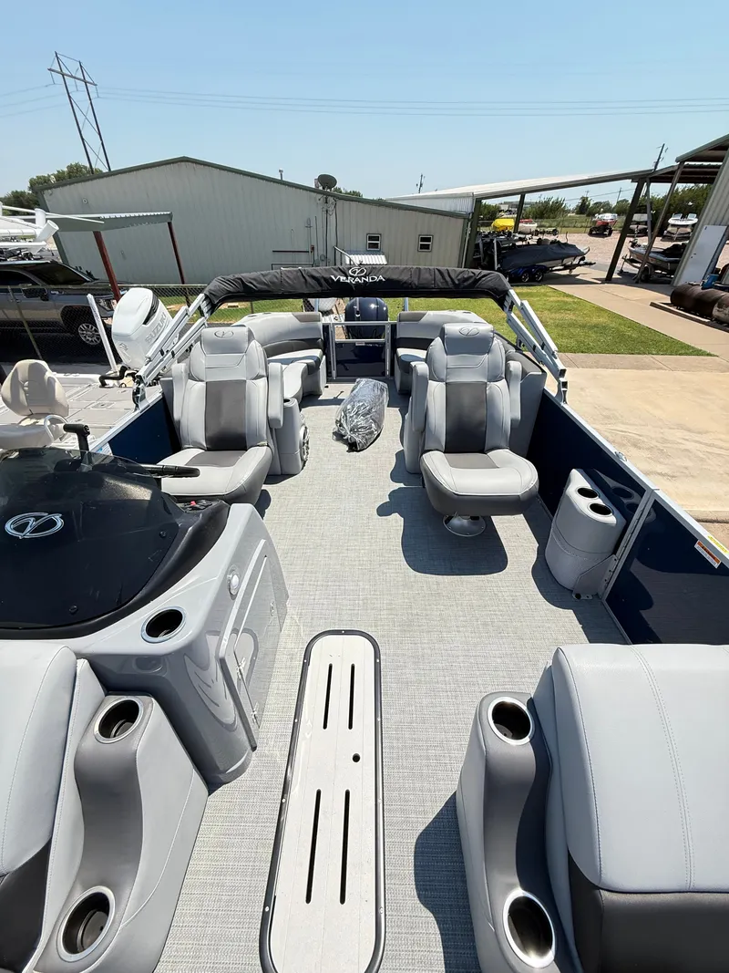 Slide: The Image of Veranda VR 22 RC Deluxe 2026 - 11