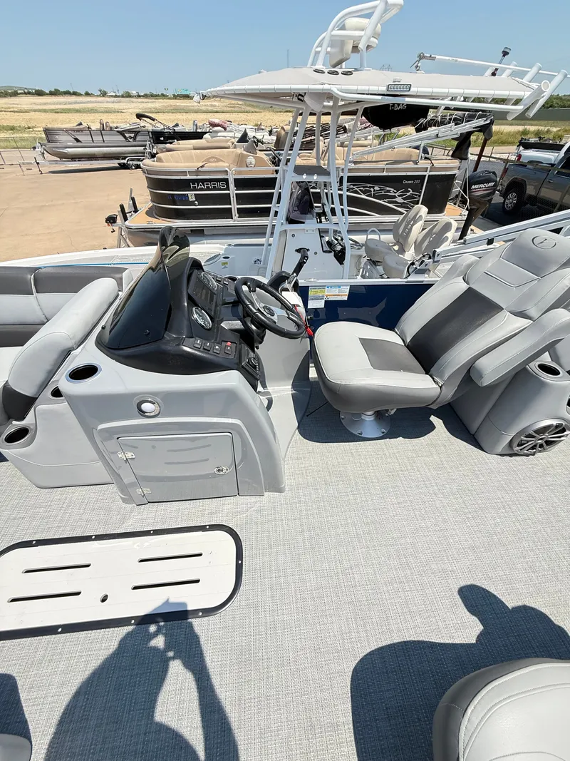 Slide: The Image of Veranda VR 22 RC Deluxe 2026 - 12