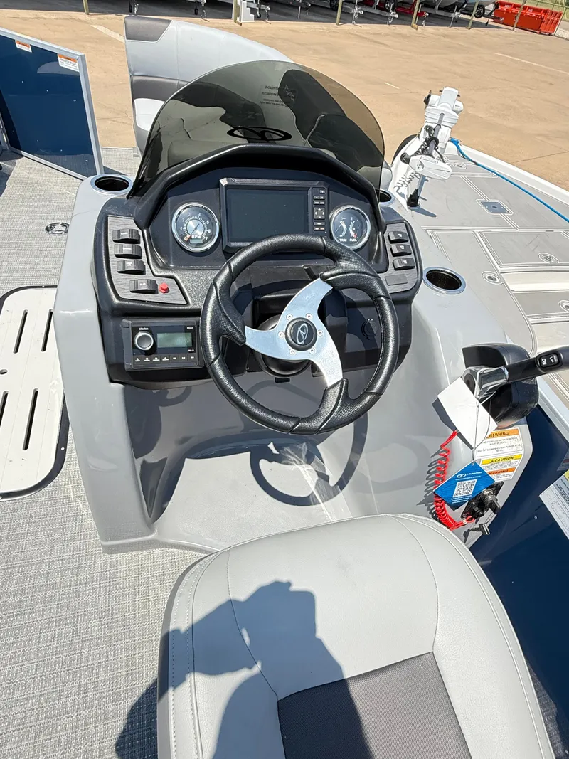 Slide: The Image of Veranda VR 22 RC Deluxe 2026 - 14