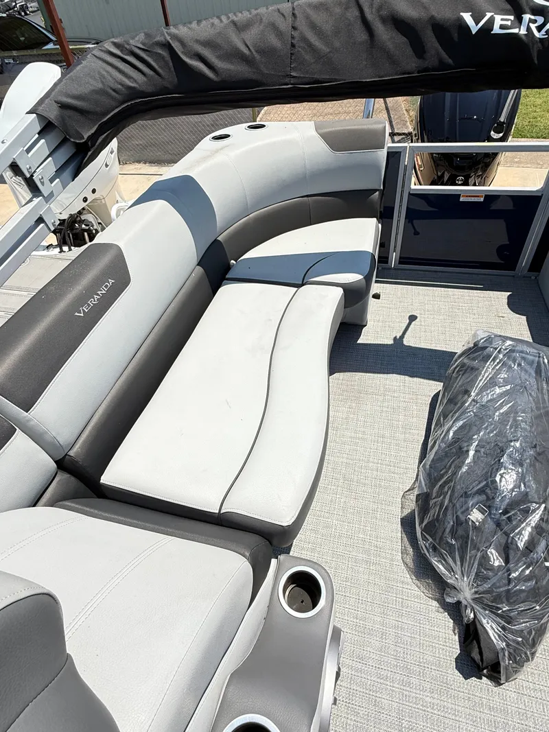 Slide: The Image of Veranda VR 22 RC Deluxe 2026 - 15