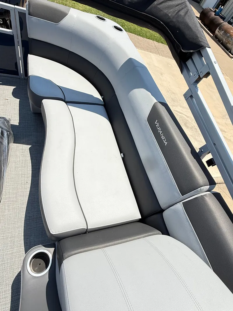 Slide: The Image of Veranda VR 22 RC Deluxe 2026 - 16