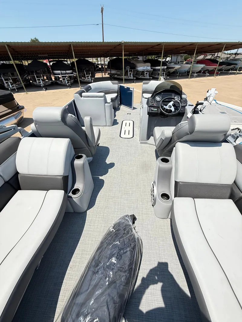 Slide: The Image of Veranda VR 22 RC Deluxe 2026 - 18