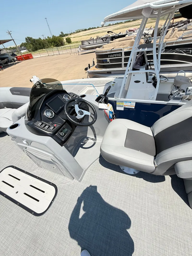 Slide: The Image of Veranda VR 22 RC Deluxe 2026 - 19