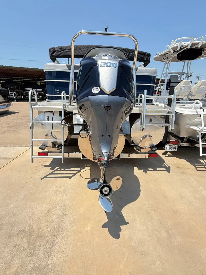 Slide: The Image of Veranda VR 22 RC Deluxe 2026 - 9