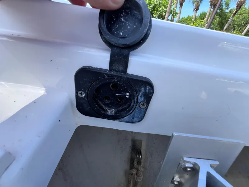 Slide: The Image of Sea Hunt Ultra 239 SE 2024 - 60