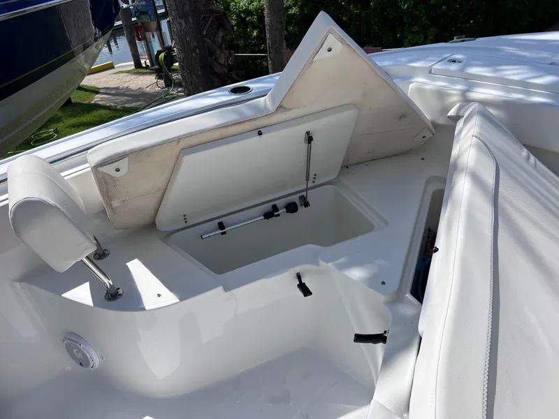 Slide: The Image of Sea Hunt Ultra 239 SE 2024 - 63