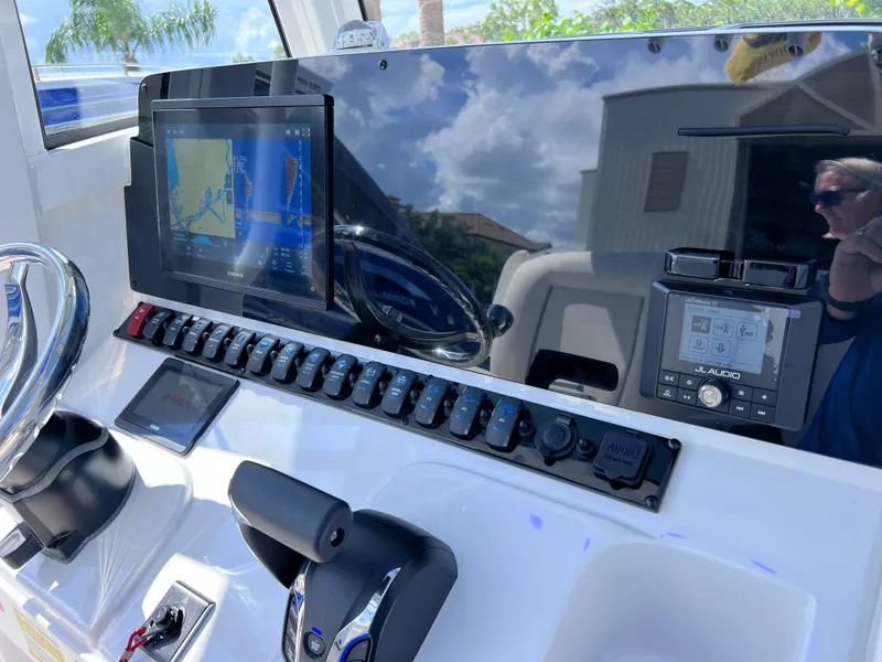 Slide: The Image of Sea Hunt Ultra 239 SE 2024 - 66