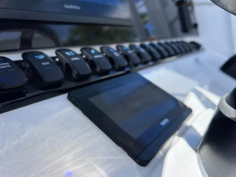 Slide: The Image of Sea Hunt Ultra 239 SE 2024 - 67