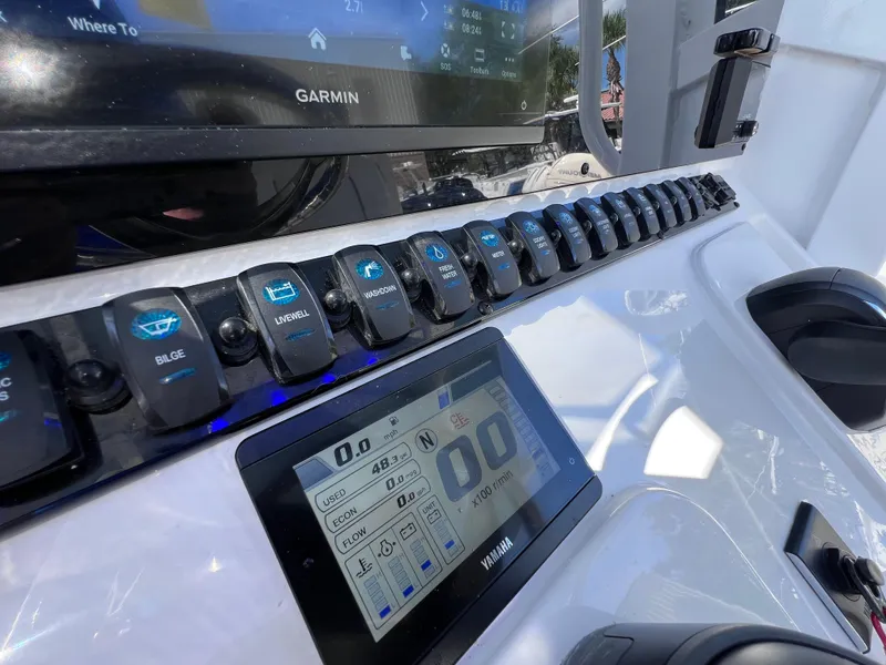 Slide: The Image of Sea Hunt Ultra 239 SE 2024 - 70