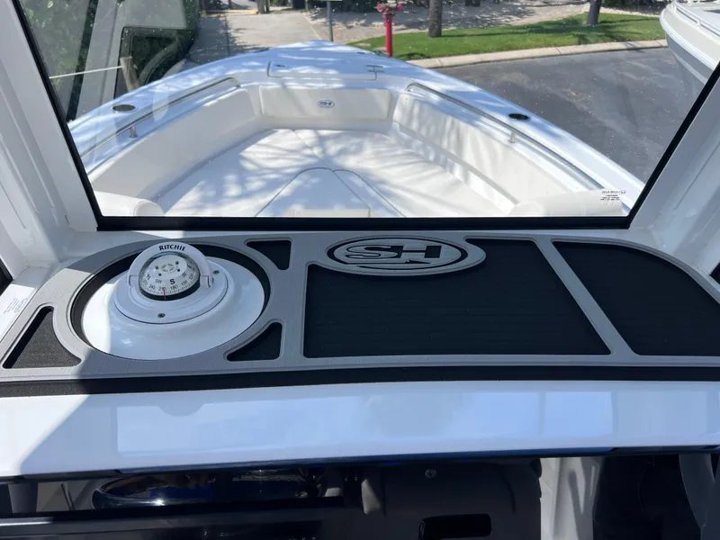 Slide: The Image of Sea Hunt Ultra 239 SE 2024 - 74