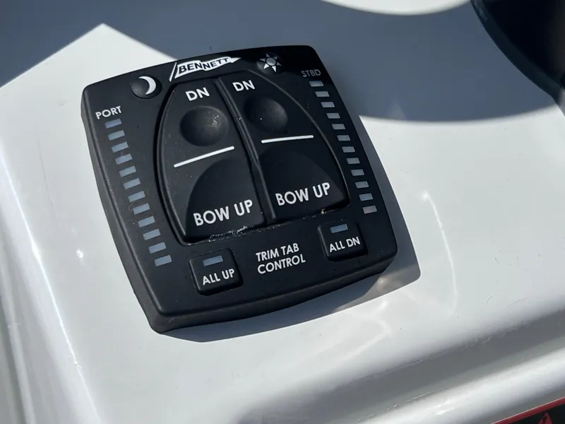 Slide: The Image of Sea Hunt Ultra 239 SE 2024 - 77