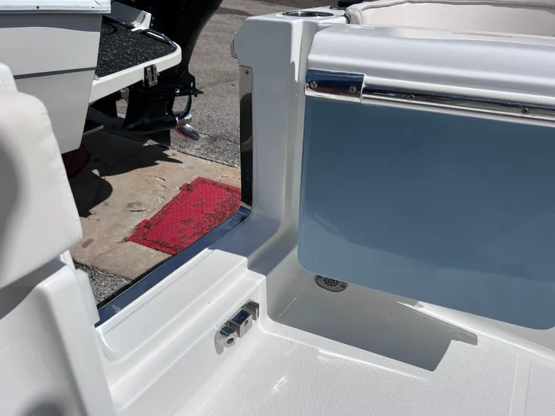 Slide: The Image of Sea Hunt Ultra 239 SE 2024 - 84