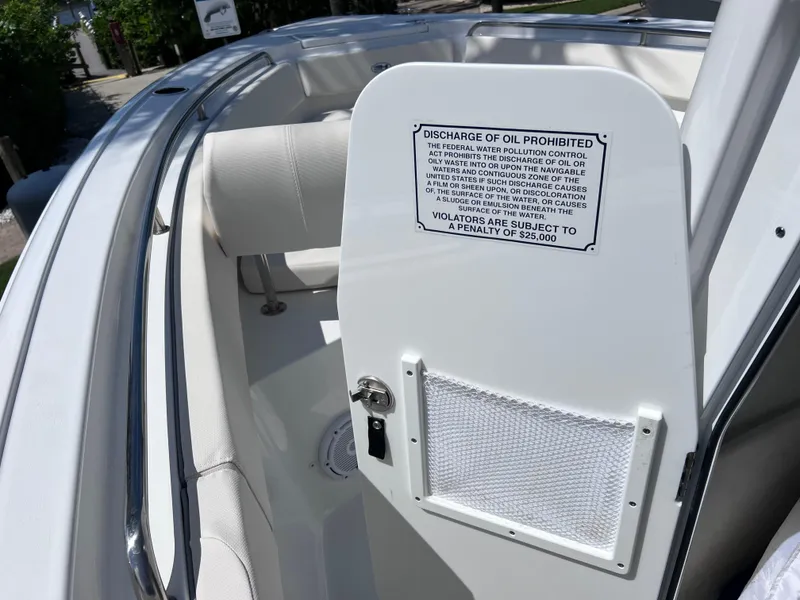 Slide: The Image of Sea Hunt Ultra 239 SE 2024 - 88