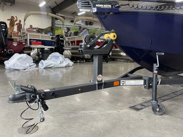 Slide: The Image of Tracker Super Guide V-16 SC 2026 - 13