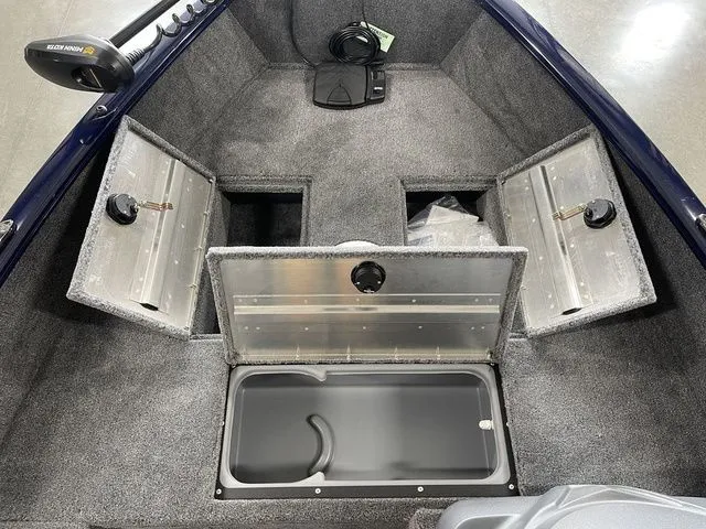 Slide: The Image of Tracker Super Guide V-16 SC 2026 - 18