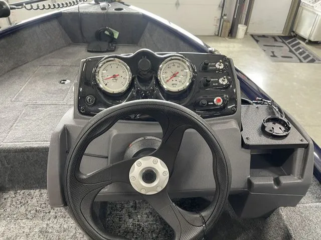 Slide: The Image of Tracker Super Guide V-16 SC 2026 - 25