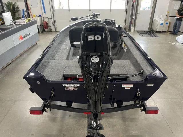 Slide: The Image of Tracker Super Guide V-16 SC 2026 - 8