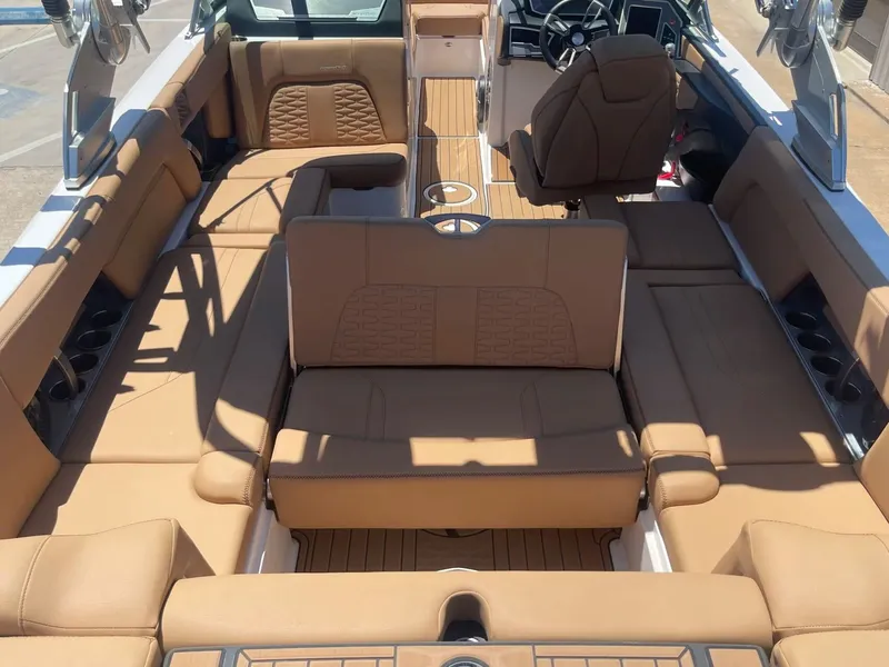 Slide: The Image of MasterCraft X24 2021 - 10