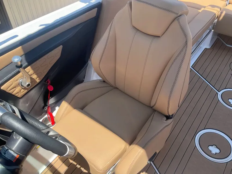 Slide: The Image of MasterCraft X24 2021 - 14