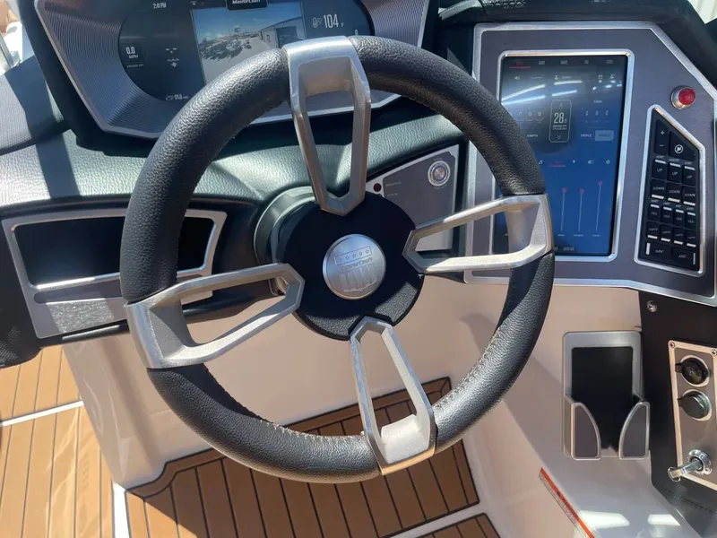 Slide: The Image of MasterCraft X24 2021 - 18