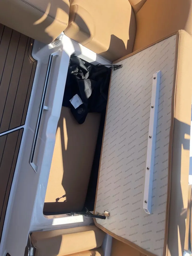 Slide: The Image of MasterCraft X24 2021 - 22