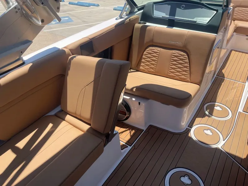 Slide: The Image of MasterCraft X24 2021 - 23