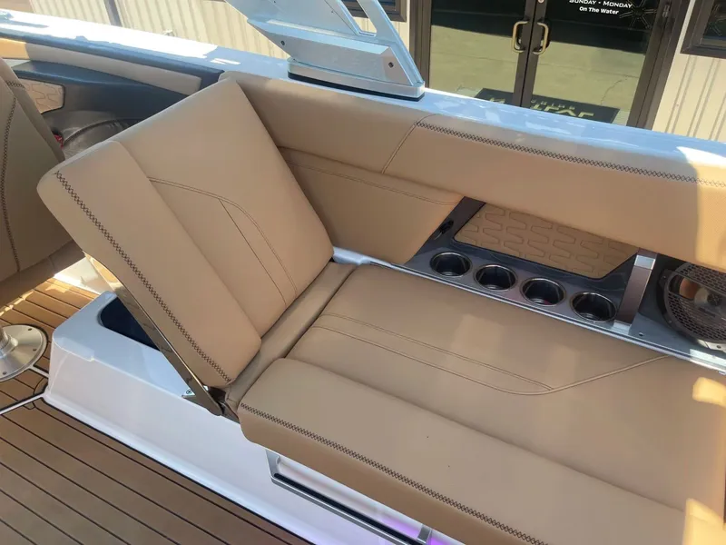 Slide: The Image of MasterCraft X24 2021 - 26