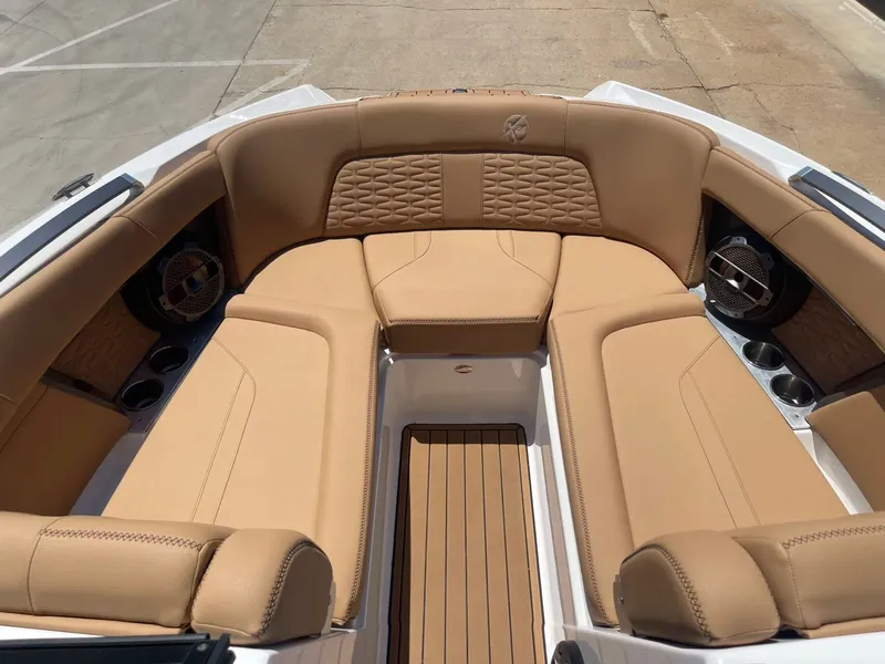 Slide: The Image of MasterCraft X24 2021 - 27